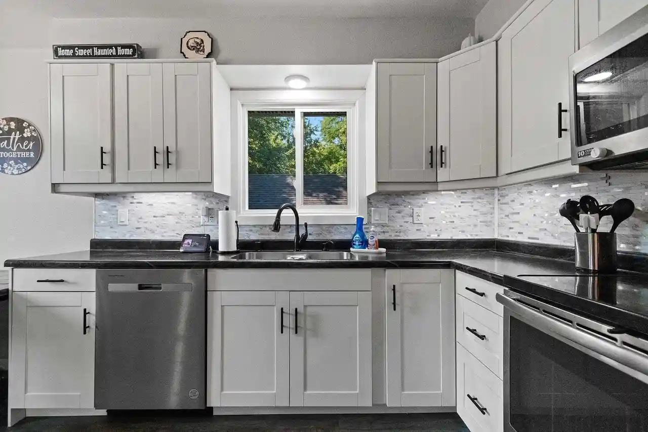 Photo 3 of Sale Pending at 919 E Tennessee Avenue Avenue, Oshkosh, WI 54901 | MLS# 50330004 | Listing updated on 2026-09-11