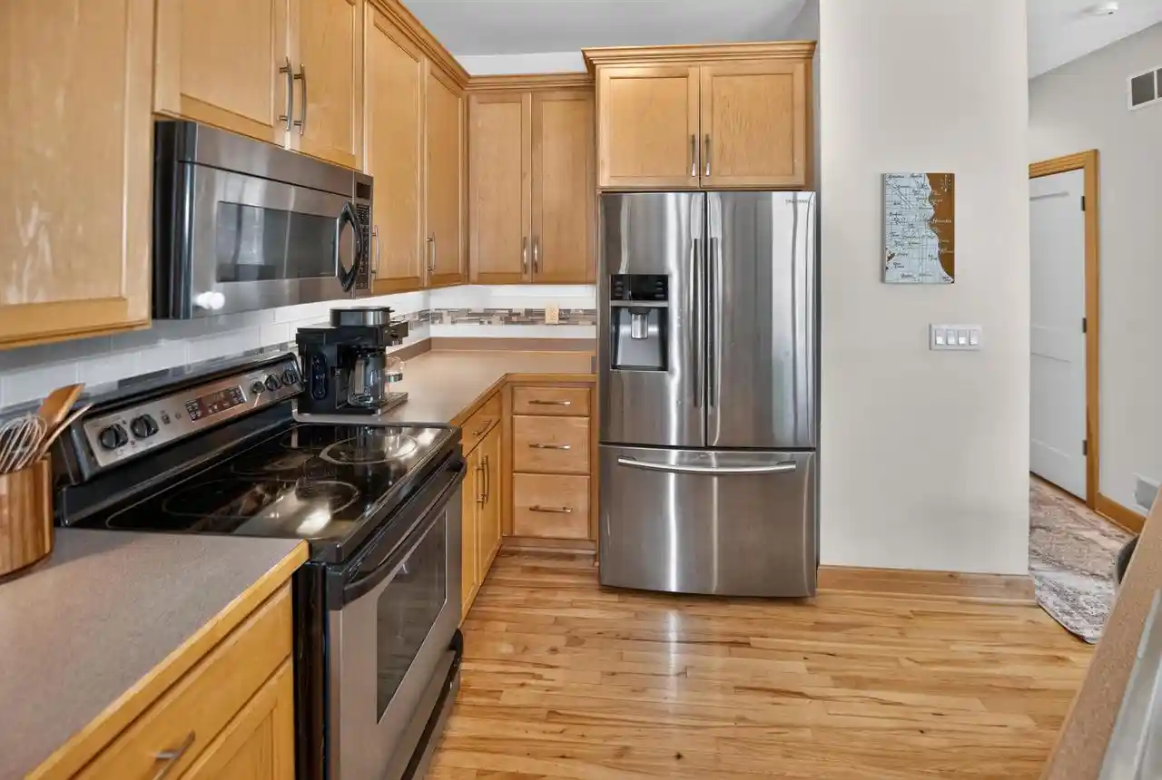4th image of 1004 E Garfield Ave Ave, Milwaukee, WI 53212