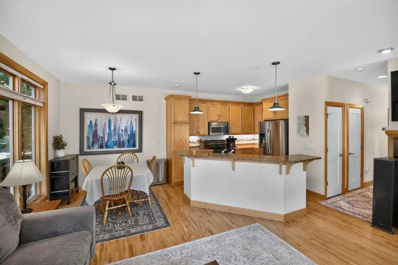 5th image of 1004 E Garfield Ave Ave, Milwaukee, WI 53212