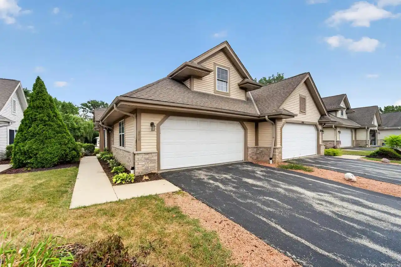 1st image of 4810 S Waterview Court Court, Milwaukee, WI 53220 | MLS# 1973774