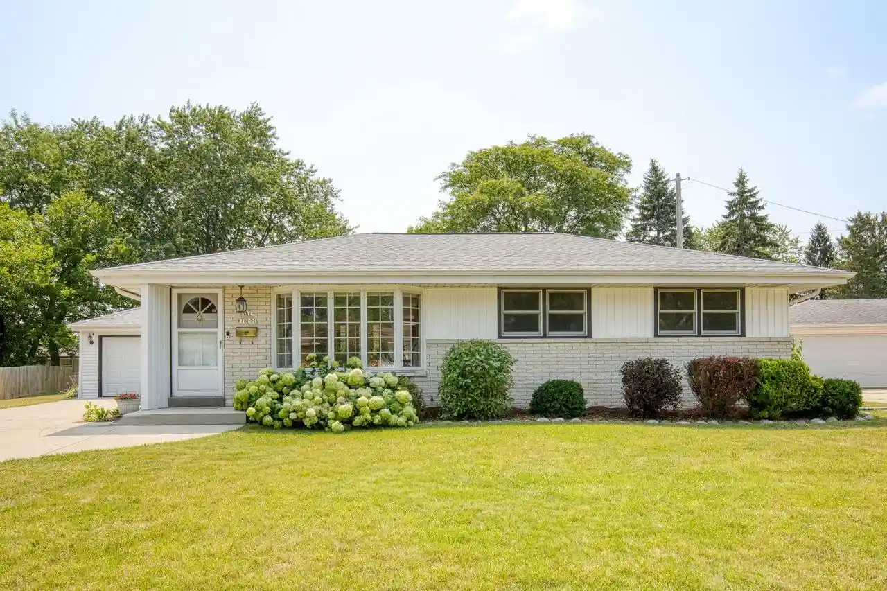 1st image of N87w18091 Summit Dr Dr, Menomonee Falls, WI 53051 | MLS# 1973791