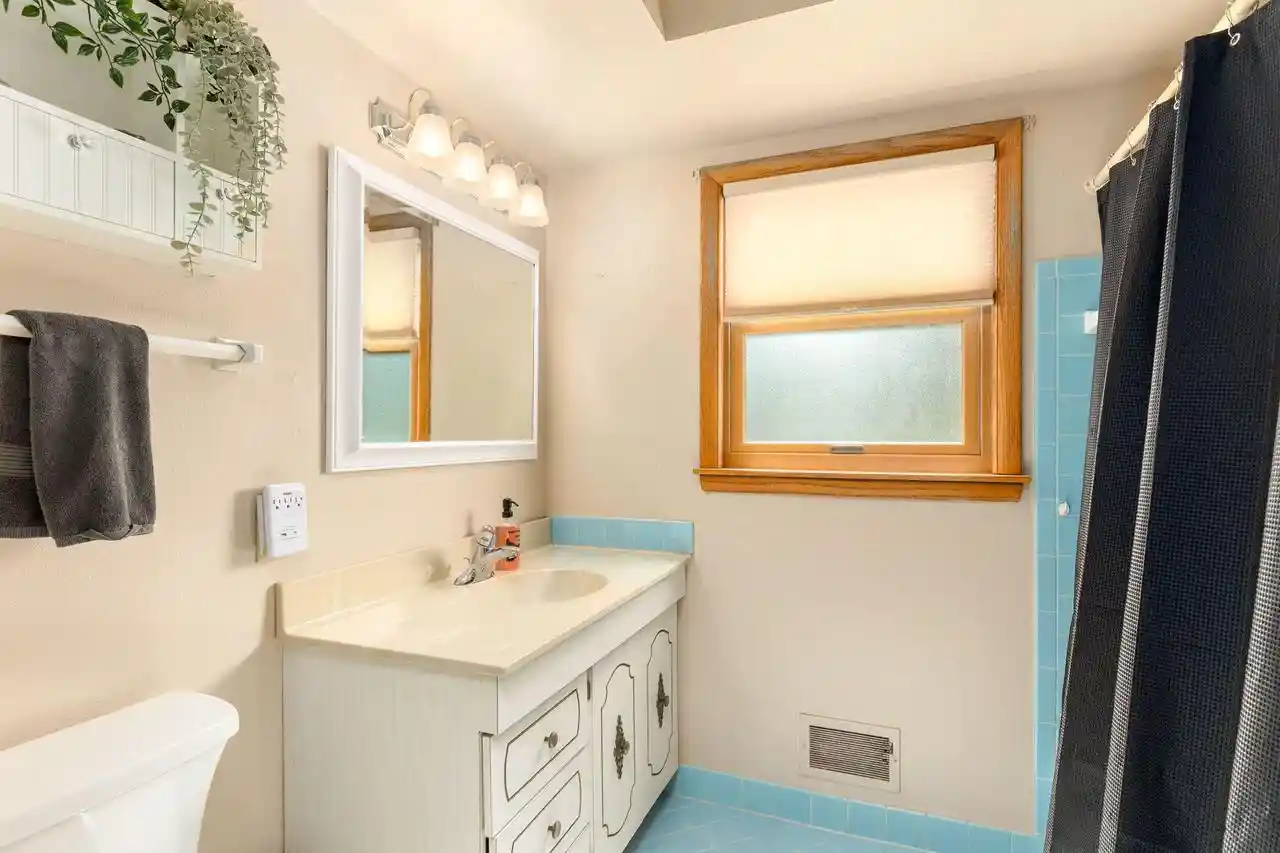 5th image of N87W18091 Summit Dr Dr, Menomonee Falls, WI 53051 | MLS# 1973791