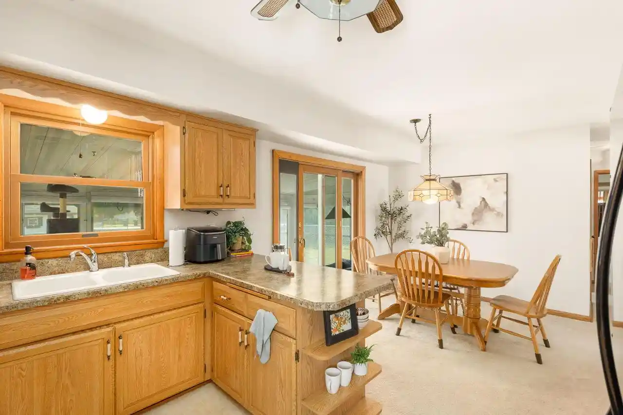 25th image of N87w18091 Summit Dr Dr, Menomonee Falls, WI 53051 | MLS# 1973791