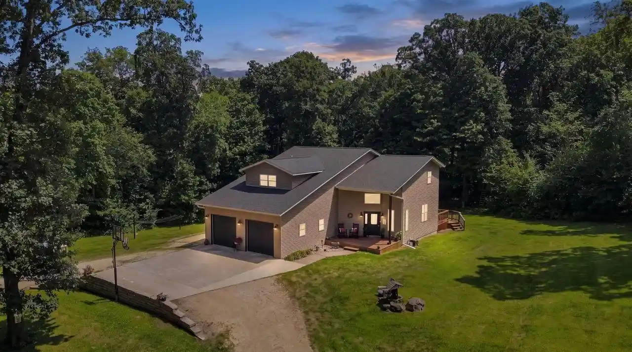 1st image of 1884 W Timber Dr Dr, Platteville, WI 53818 | MLS# 2029173