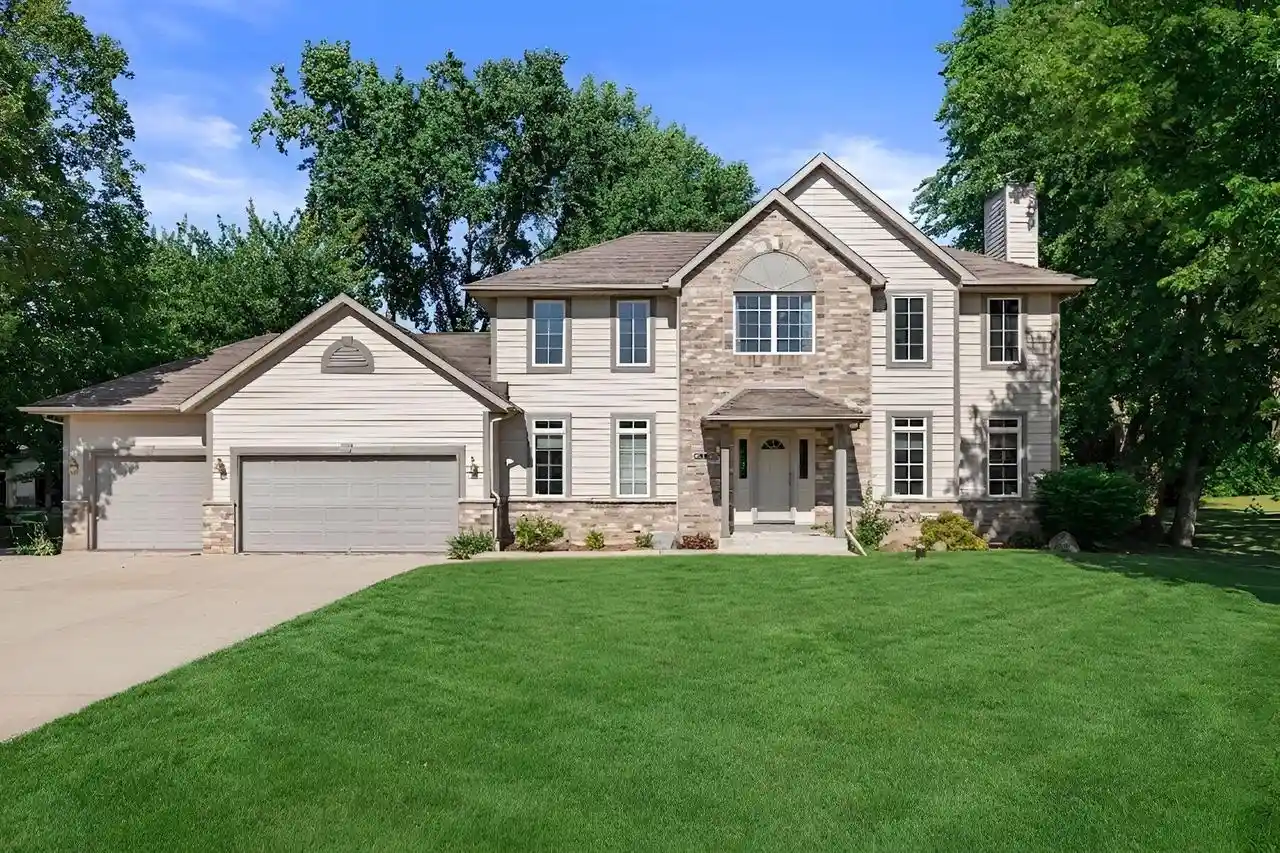 1st image of 8620 S Hunting Park Dr Dr, Franklin, WI 53132 | MLS# 1973799