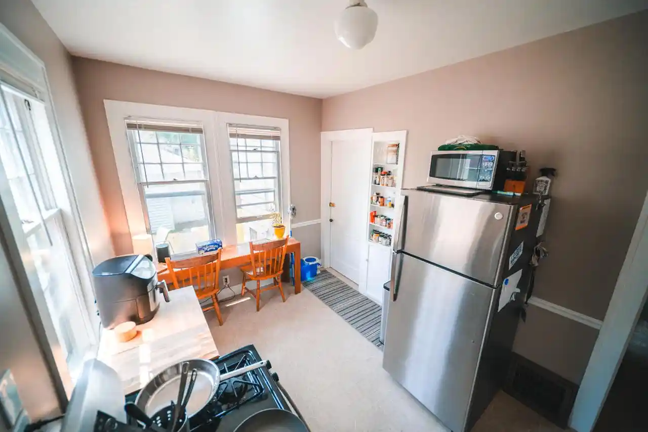 Listing Photo 2 - Condo for sale in building located at 3043 N Bartlett Ave Ave, Milwaukee, WI 53211 - Unit #3045