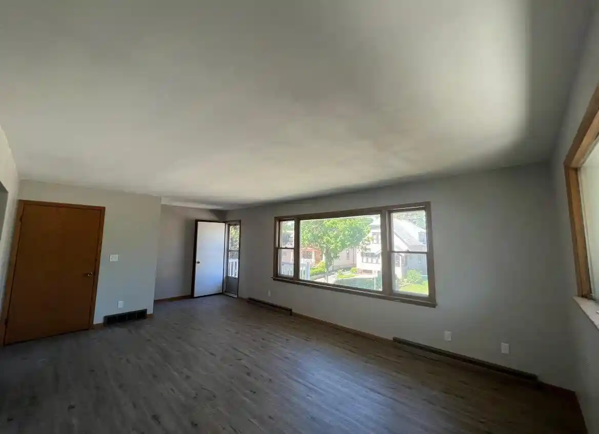 5th image of 2150 S 83rd St St, West Allis, WI 53219