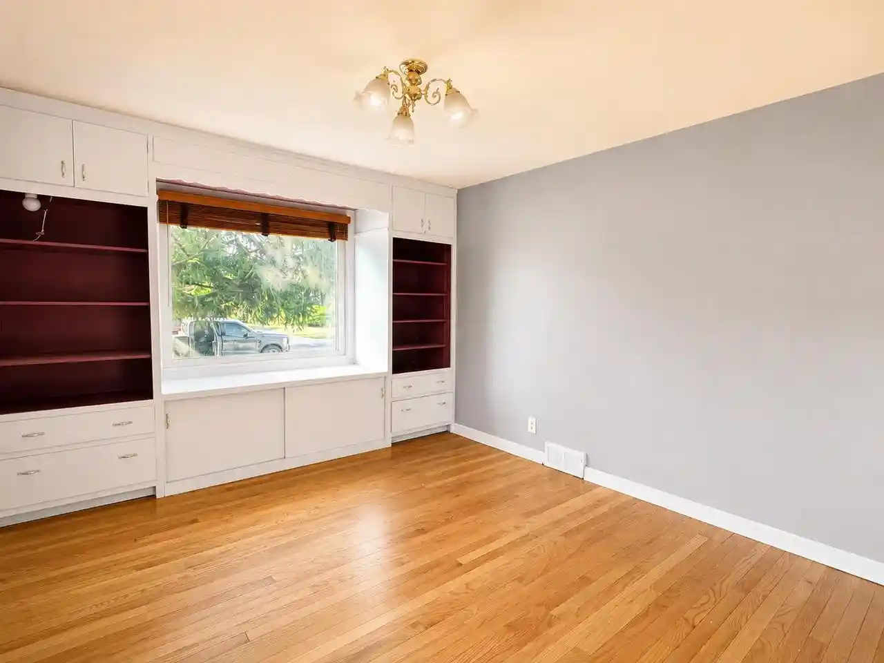 Photo 4 of Sale Pending at 929 Center Street Street, Delavan, WI 53115 | MLS# 2029178 | Listing updated on 2026-08-01