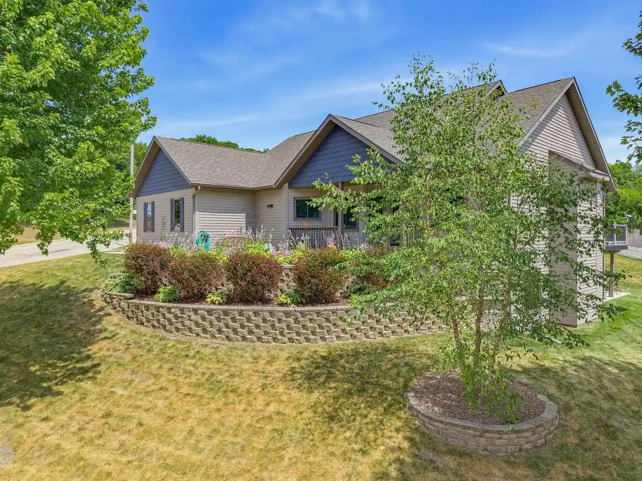 1st image of 548 Fox River Hills Dr Dr, Waterford, WI 53185 | MLS# 1973816