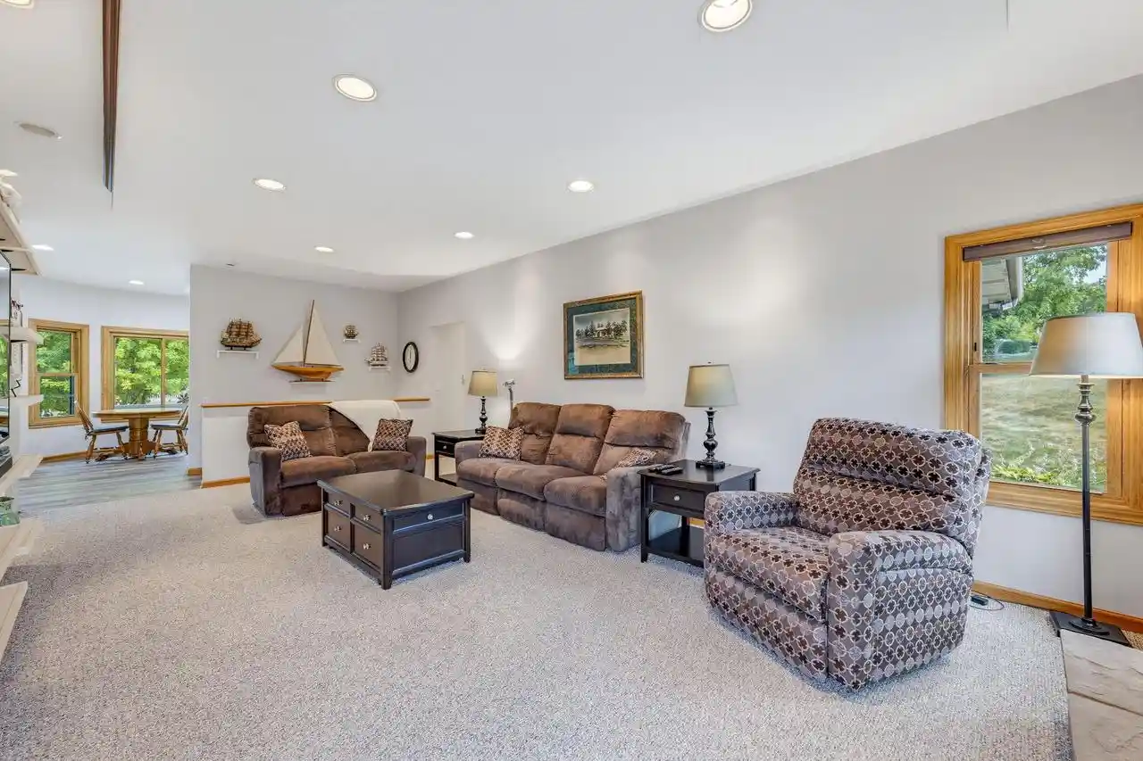2nd image of 548 Fox River Hills Dr Dr, Waterford, WI 53185 | MLS# 1973816
