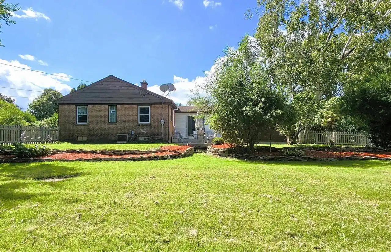 5th image of 850 E Ellsworth Lane Lane, Milwaukee, WI 53217 | MLS# 1973817