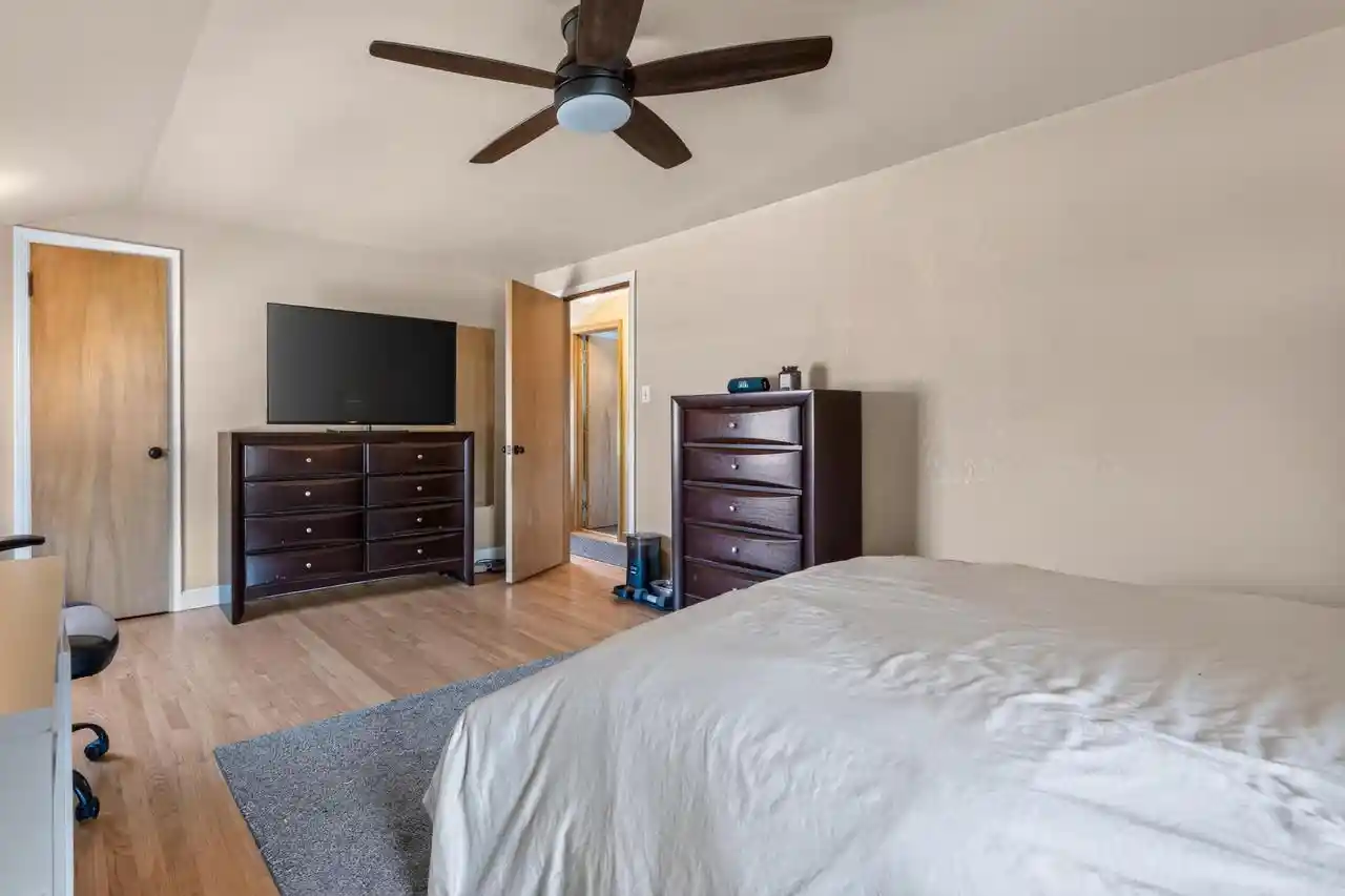 4th image of 1826 E Fernwood Avenue Avenue, Milwaukee, WI 53207 | MLS# 1973829