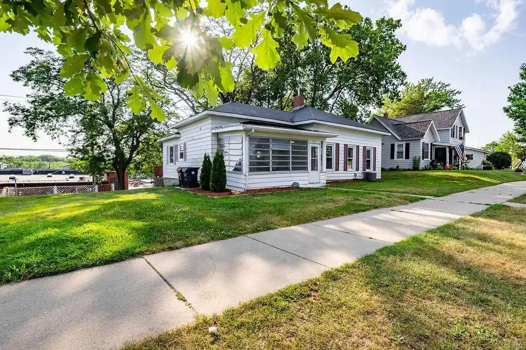 1st image of 216 3rd Avenue S Avenue S, Onalaska, WI 54650 | MLS# 1973839
