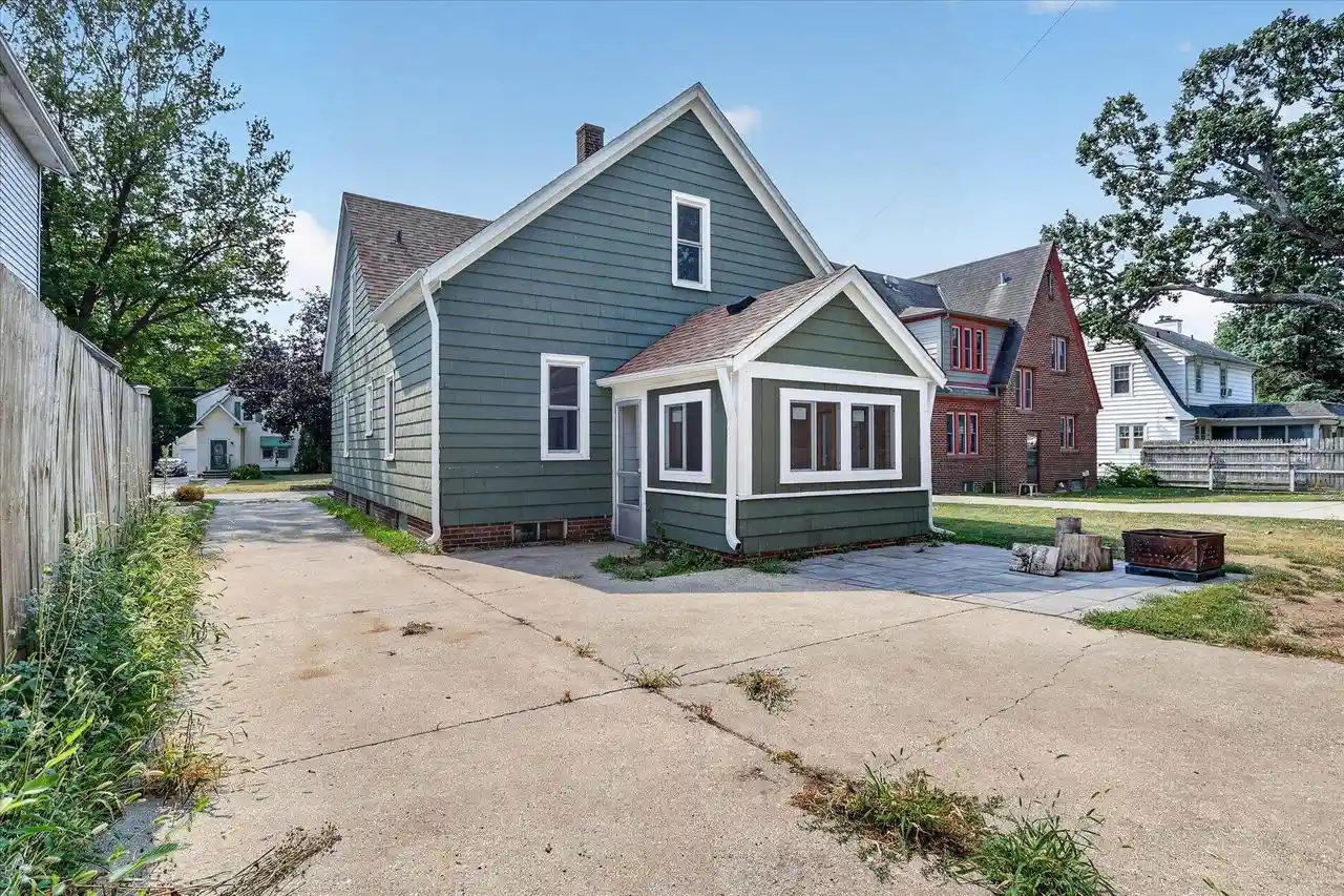 2nd image of 1410 Central Avenue Avenue, Beloit, WI 53511 | MLS# 2029182