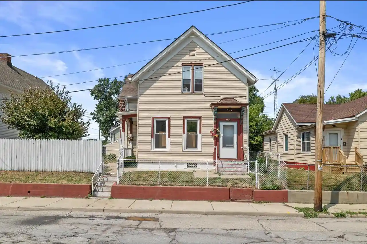 1st image of 918 Peck Avenue Avenue, Racine, WI 53404 | MLS# 1973849
