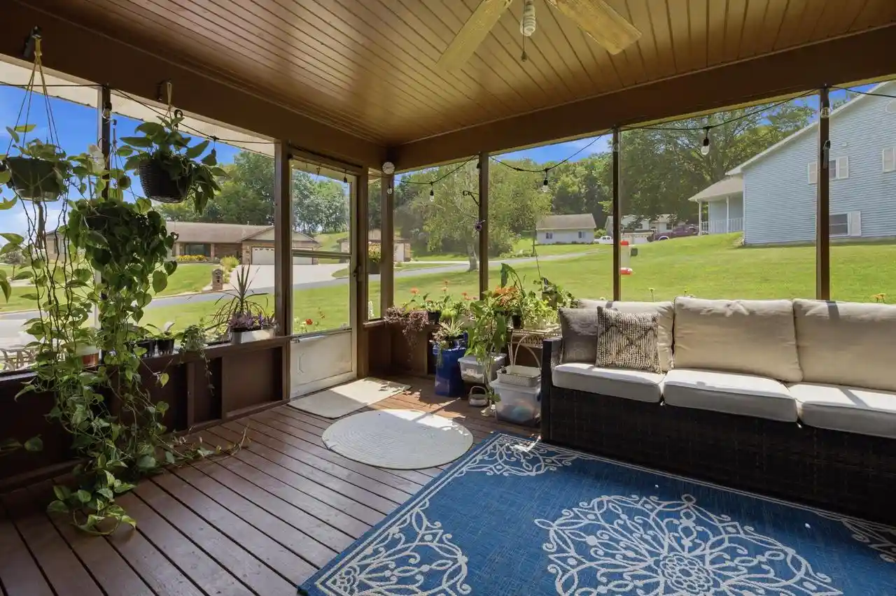 2nd image of 675 Oak Lane Dr Dr, Arcadia, WI 54612 | MLS# 1973860
