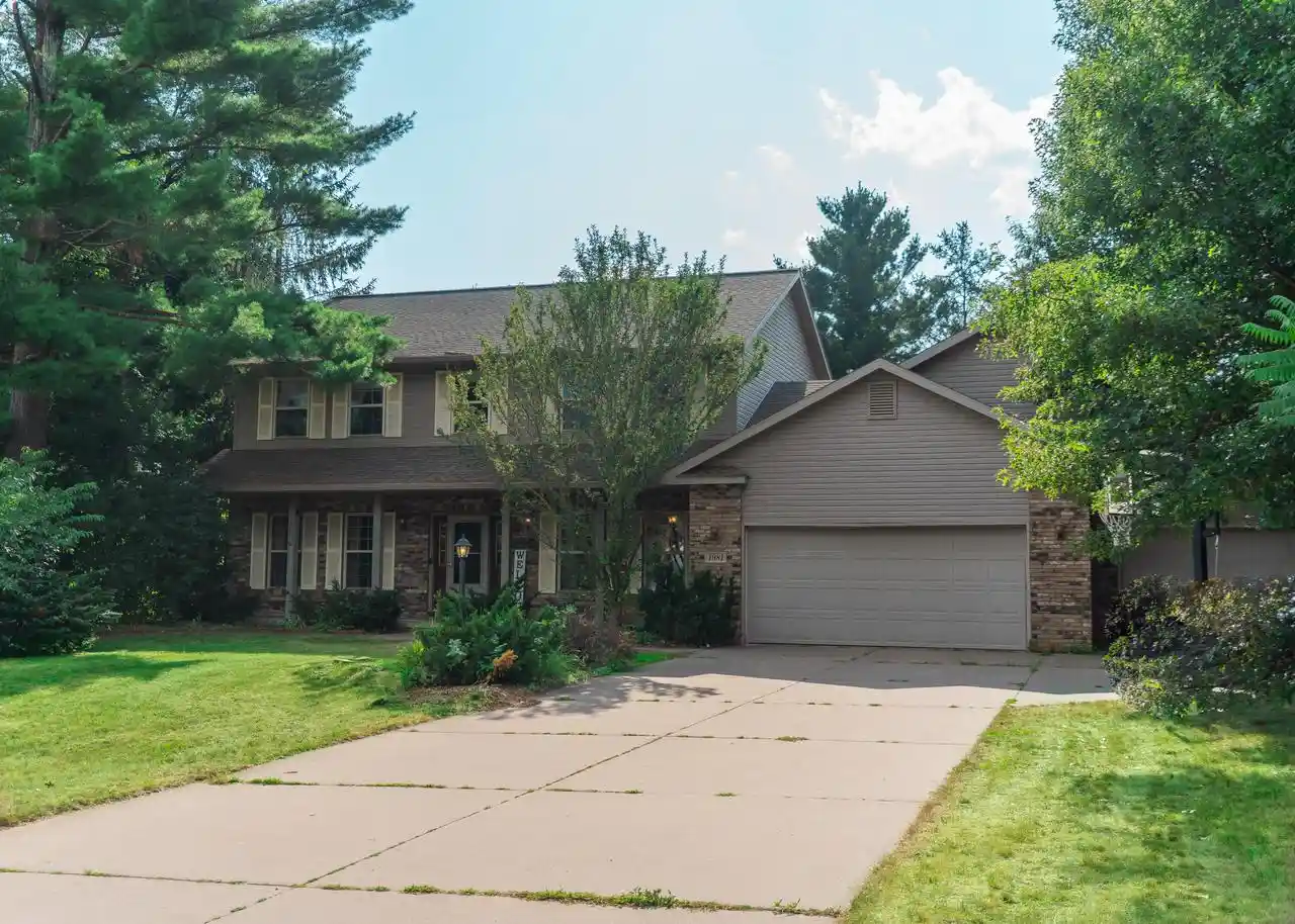 1st image of 1931 Ashford Dr Dr, Plover, WI 54467 | MLS# 1973863