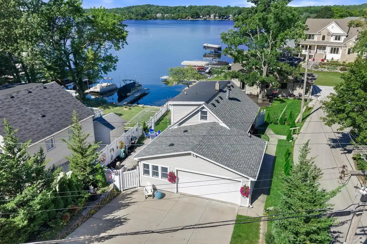 1st image of S68w18031 Island Dr Dr, Muskego, WI 53150 | MLS# 1973867