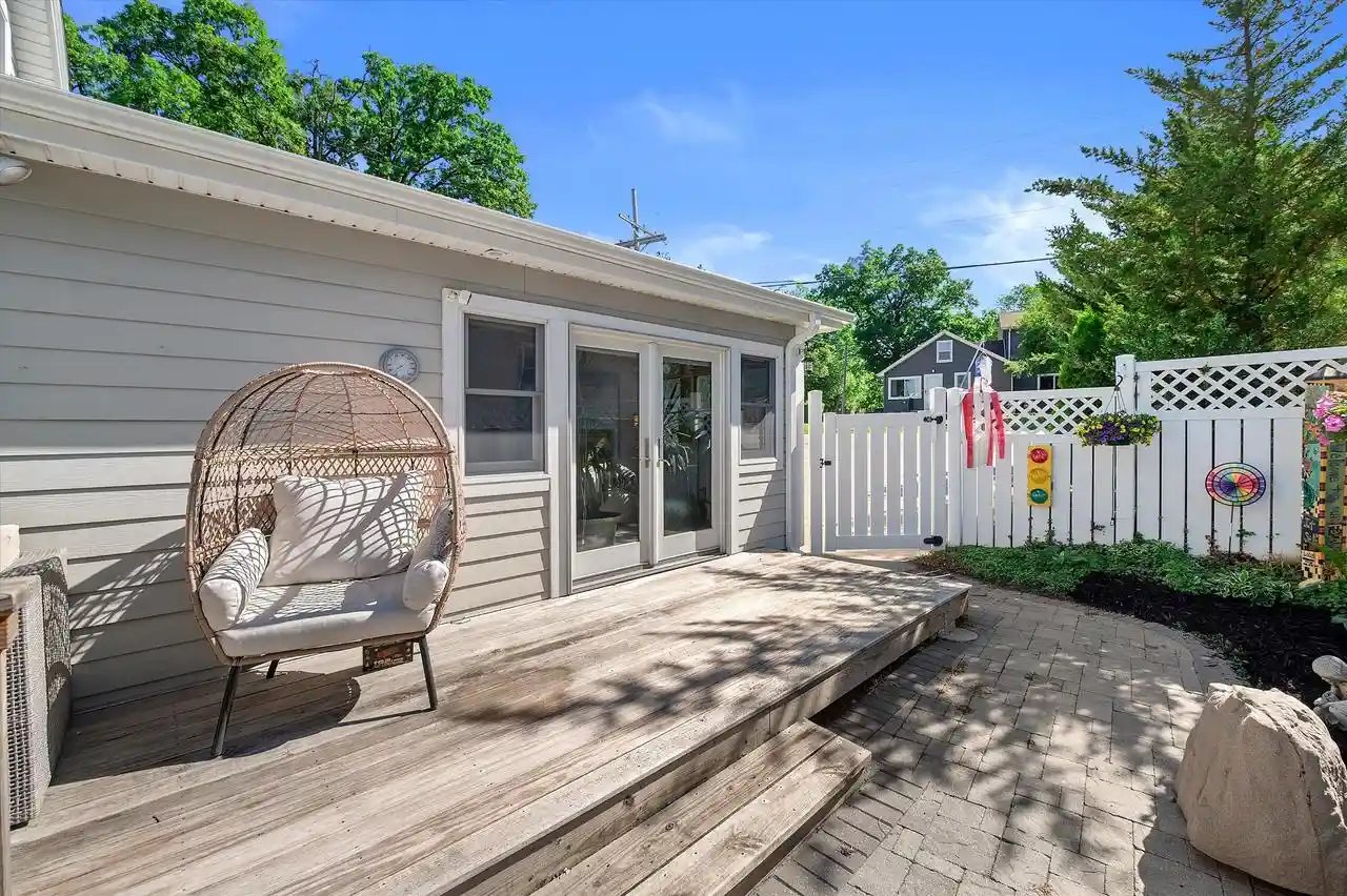 5th image of S68W18031 Island Dr Dr, Muskego, WI 53150 | MLS# 1973867