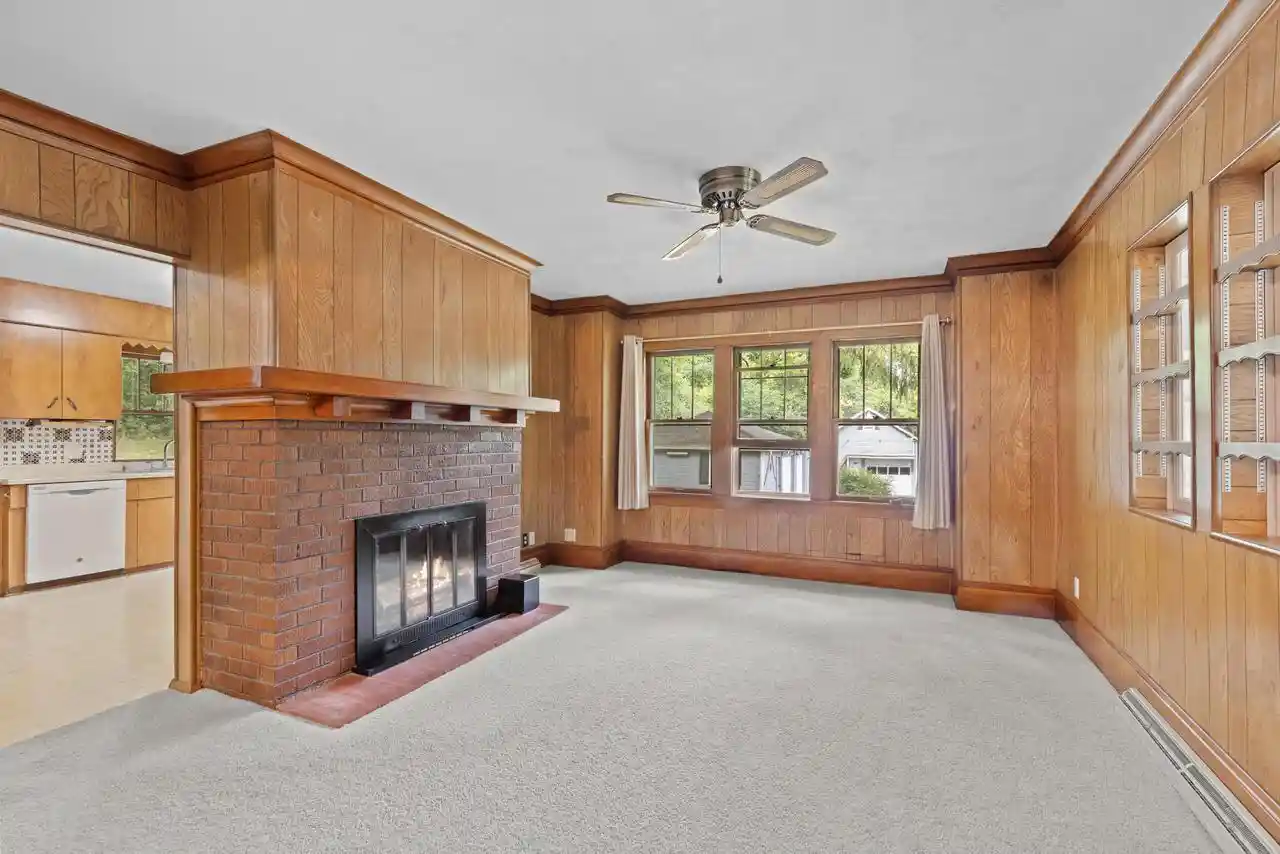 4th image of 21650 W Valley Dr Dr, New Berlin, WI 53146 | MLS# 1973869