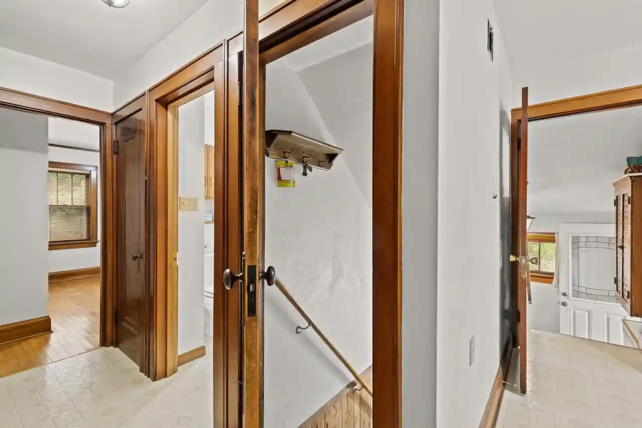 53rd image of 21650 W Valley Dr Dr, New Berlin, WI 53146 | MLS# 1973869