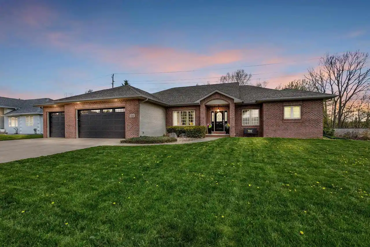 Photo 1 of Single family home for sale at 214 Brookwood Dr Dr, Hortonville, WI 54944 | MLS# 50330013 | Listing updated on 2026-09-06
