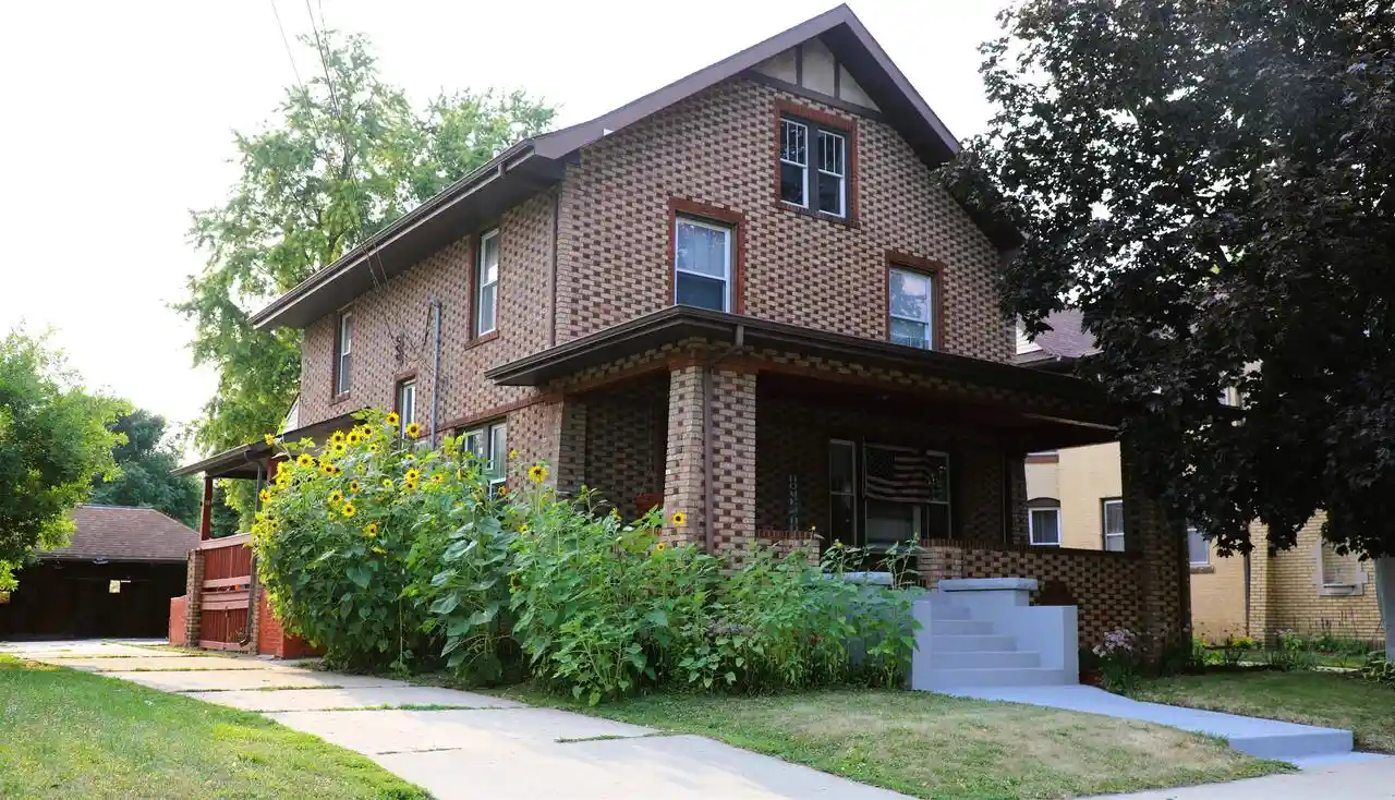 1st image of 812 S Locust Avenue Avenue, Freeport, IL 61032 | MLS# 2029204