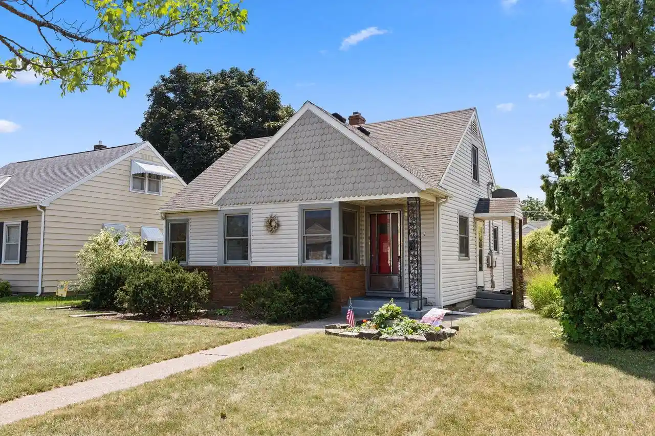 1st image of 1320 Hyde Avenue Avenue, La Crosse, WI 54601 | MLS# 1973894