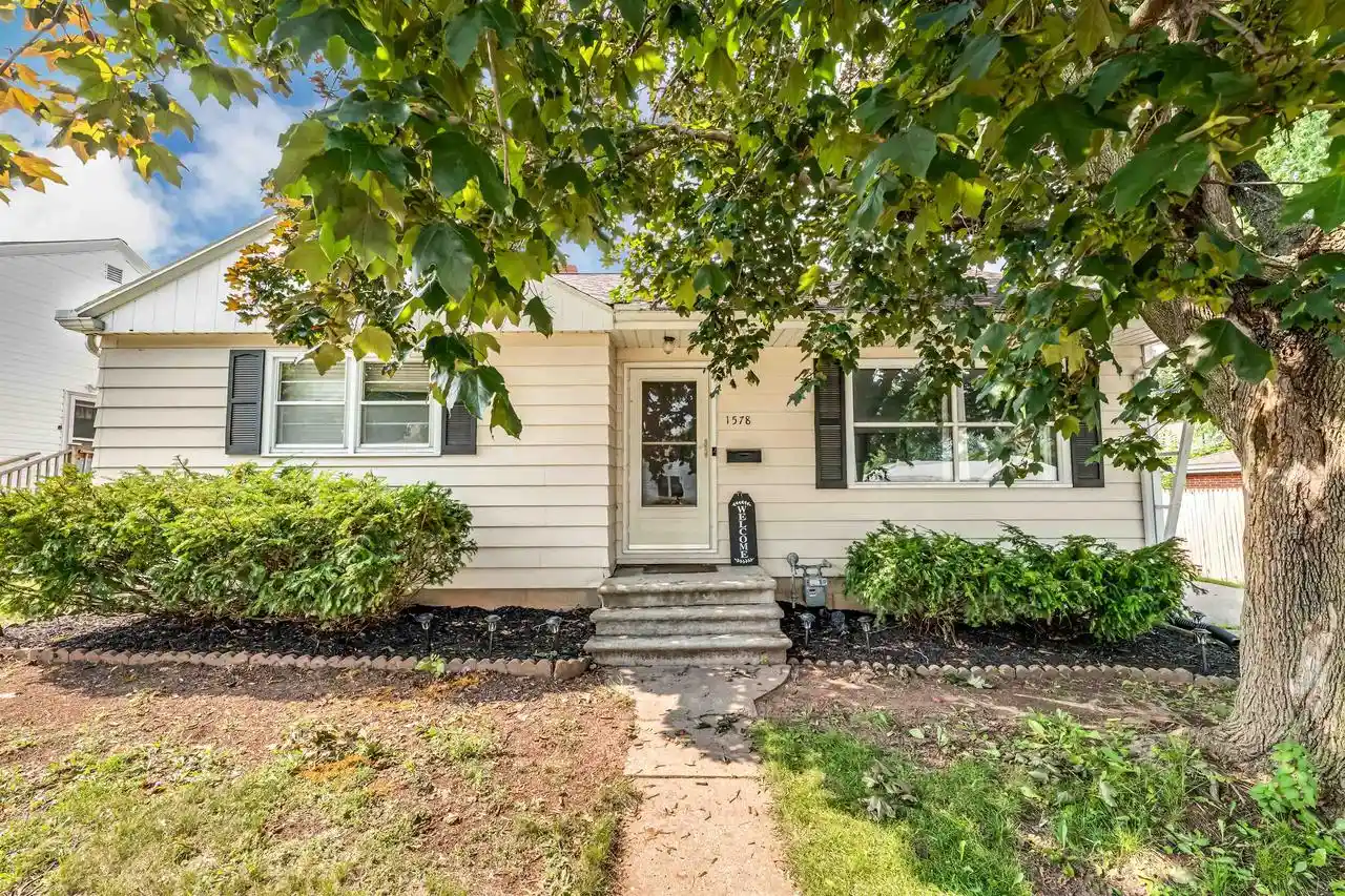Photo 1 of Single family home for sale at 1578 Louise Street Street, Green Bay, WI 54302 | MLS# 50330018 | Listing updated on 2026-09-04