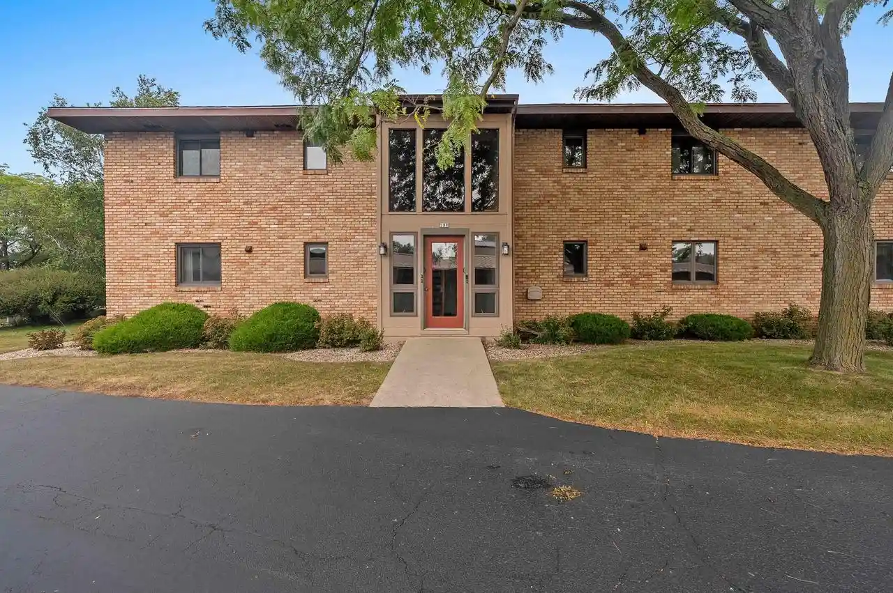 1st image of 288 Campbell Road Road #UNIT B, Oshkosh, WI 54902 | MLS# 50330022