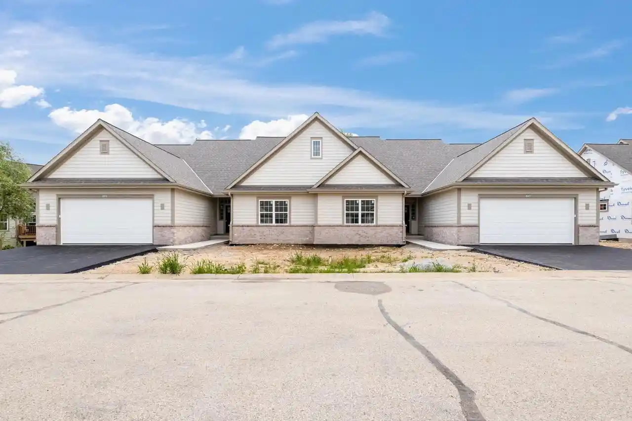 1st image of 1793 Cedar Ridge Dr Dr #215-1, Slinger, WI 53086 | MLS# 1973909