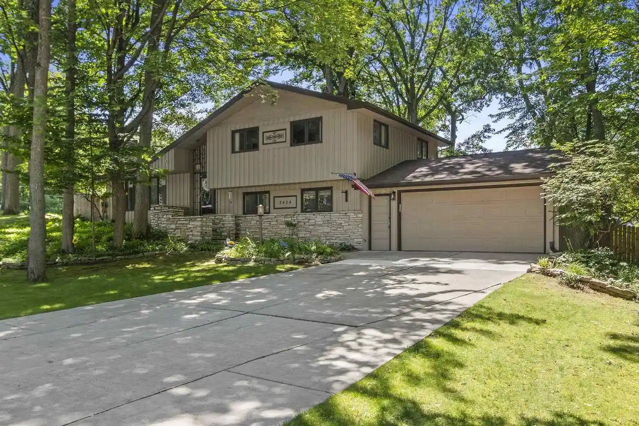 1st image of 2424 Pinehurst Circle Circle, Green Bay, WI 54302 | MLS# 50330019