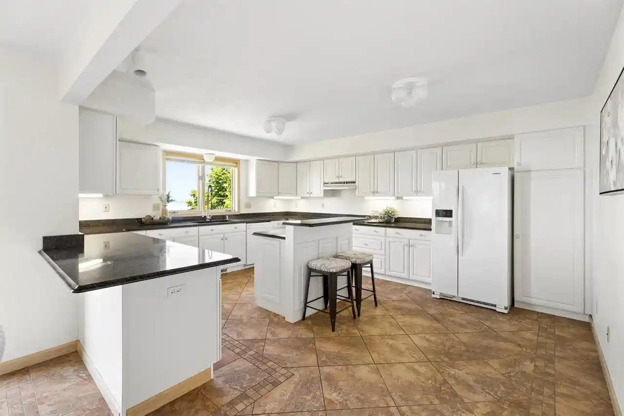 Photo 4 of Single family home for sale at 5181 Edgewater Beach Road Road, Green Bay, WI 54311 | MLS# 50330035 | Listing updated on 2026-09-28