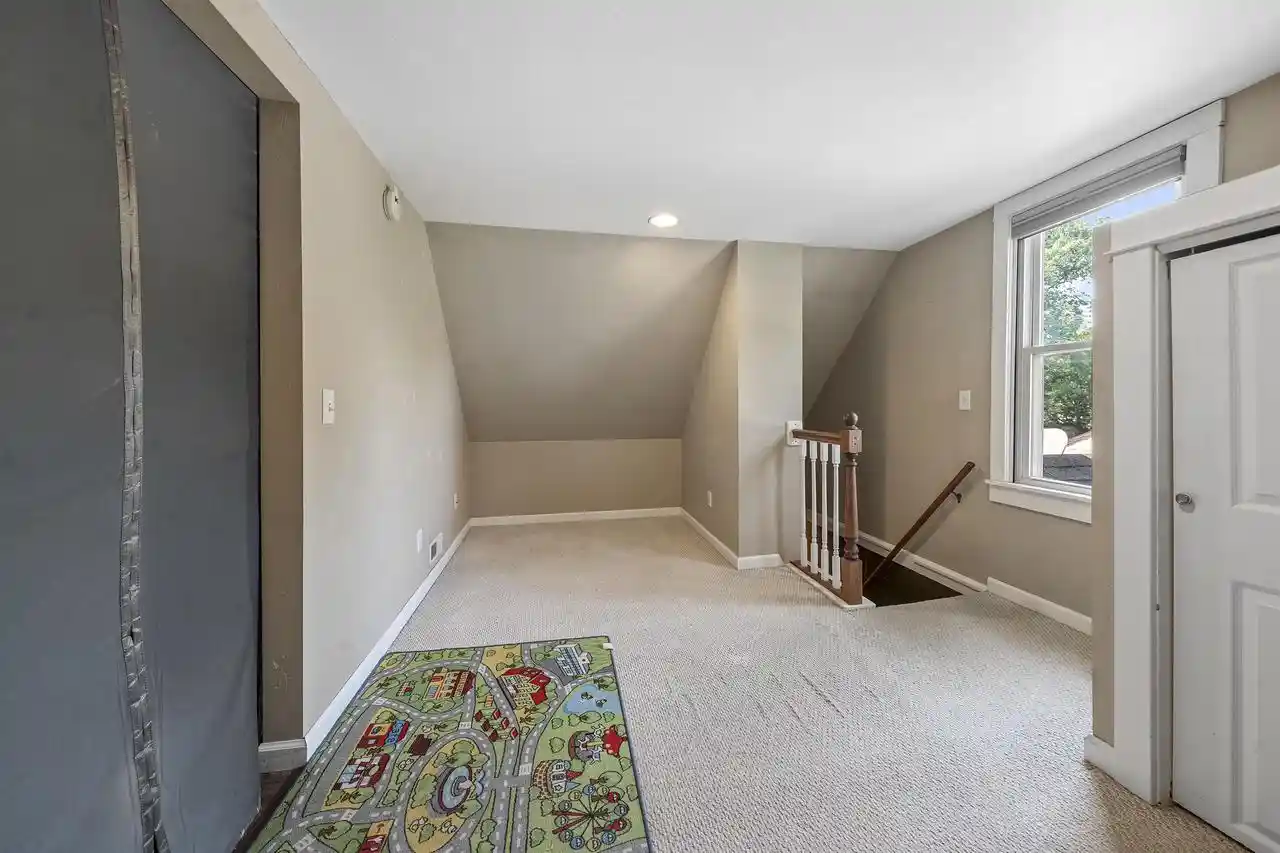 3rd image of 1036 W 5Th Avenue Avenue, Oshkosh, WI 54902 | MLS# 50330043