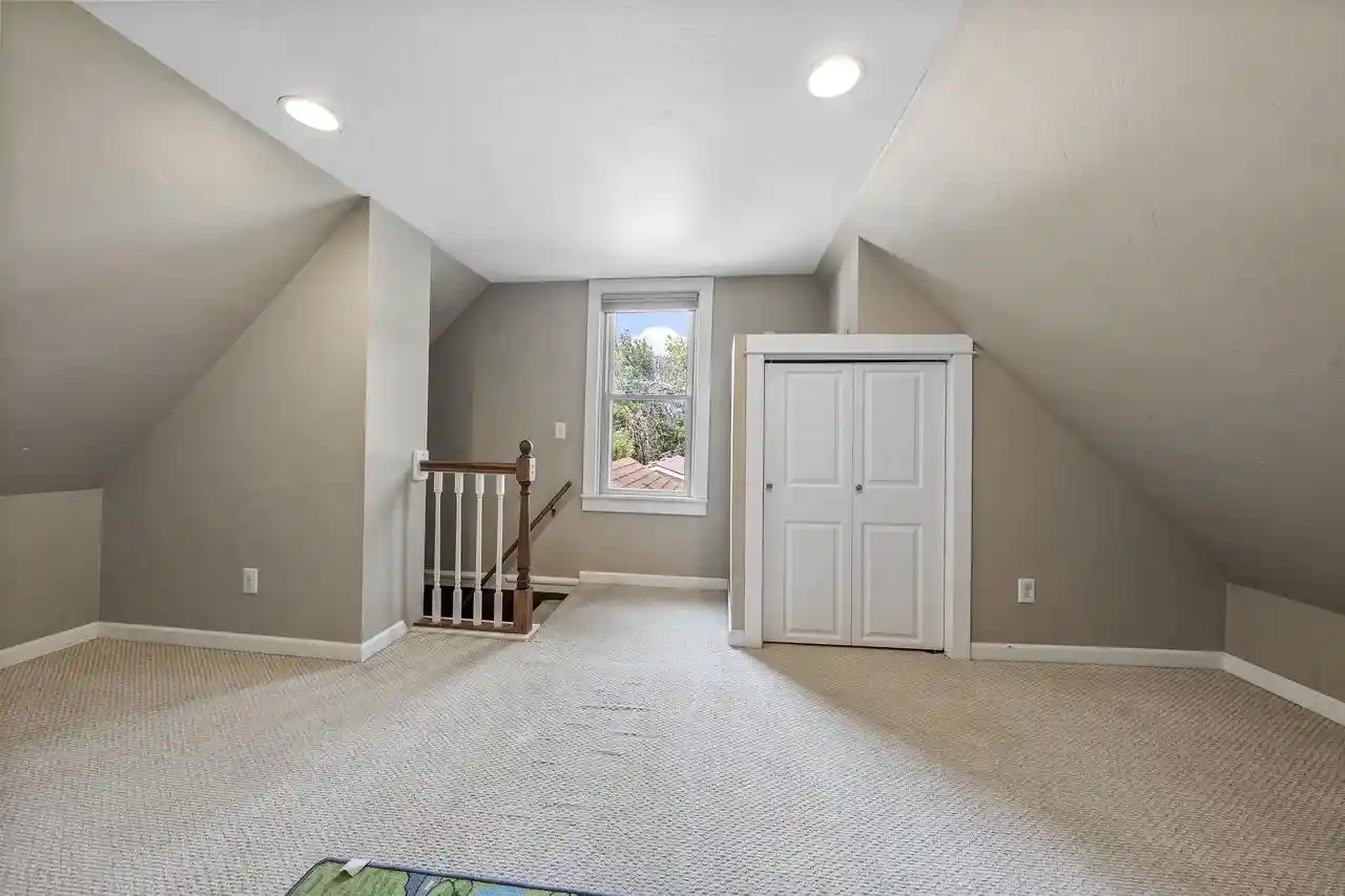 4th image of 1036 W 5Th Avenue Avenue, Oshkosh, WI 54902 | MLS# 50330043