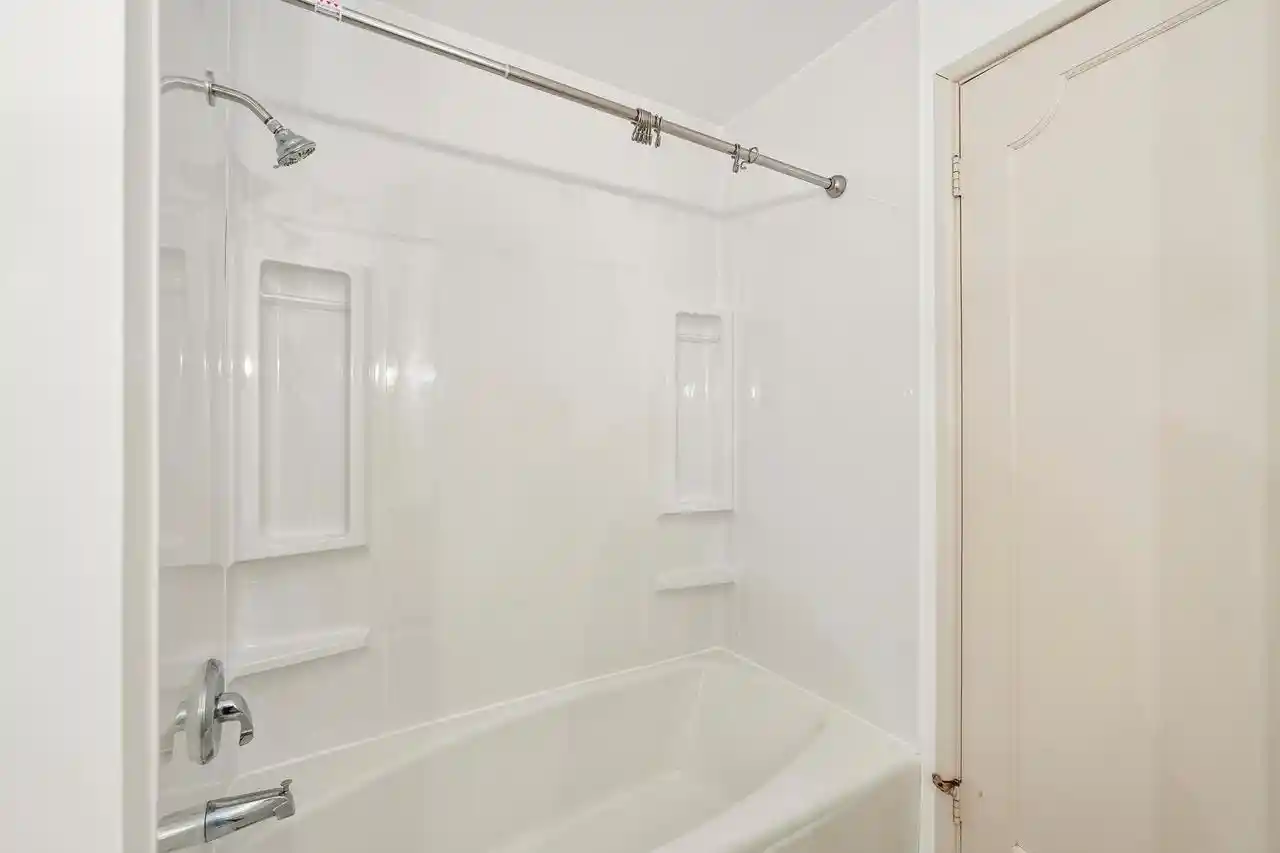 Listing Photo 3 - Condo for sale in building located at 2525 S Shore Dr Dr, Milwaukee, WI 53207 - Unit #14B