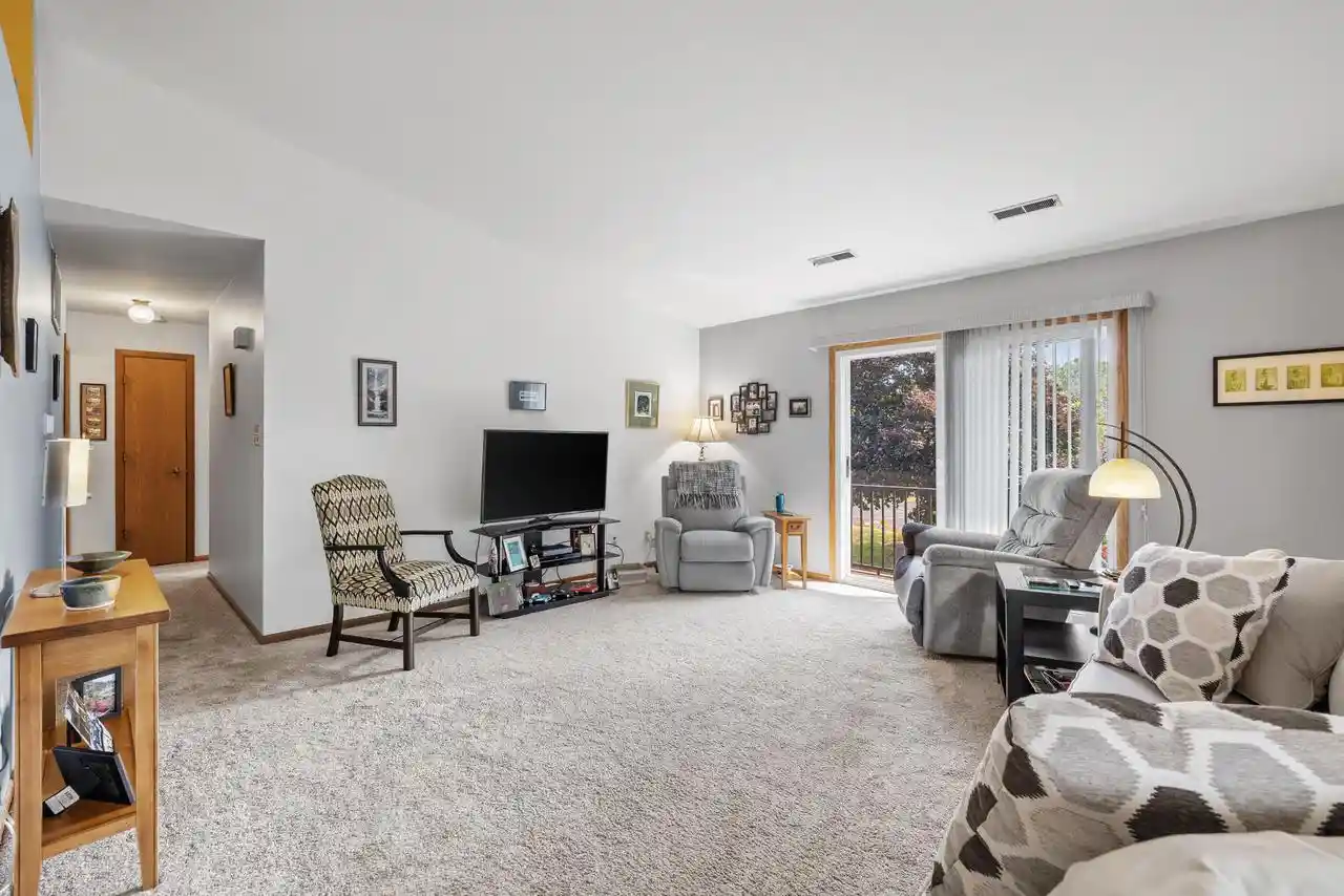 2nd image of 2421 Cross Creek Dr Dr, Sheboygan, WI 53081