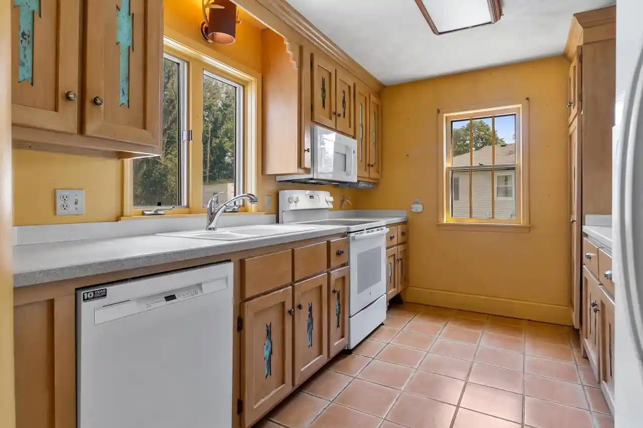 3rd image of 1214 Riverside Dr Dr, Fort Atkinson, WI 53538 | MLS# 2029239