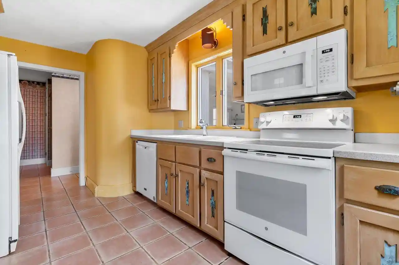 5th image of 1214 Riverside Dr Dr, Fort Atkinson, WI 53538 | MLS# 2029239