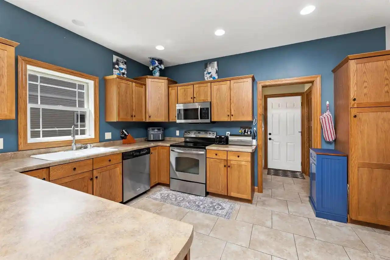 Photo 3 of Single family home for sale at 4086 Pineview Street Street, Onalaska, WI 54650 | MLS# 1973946 | Listing updated on 2026-09-28