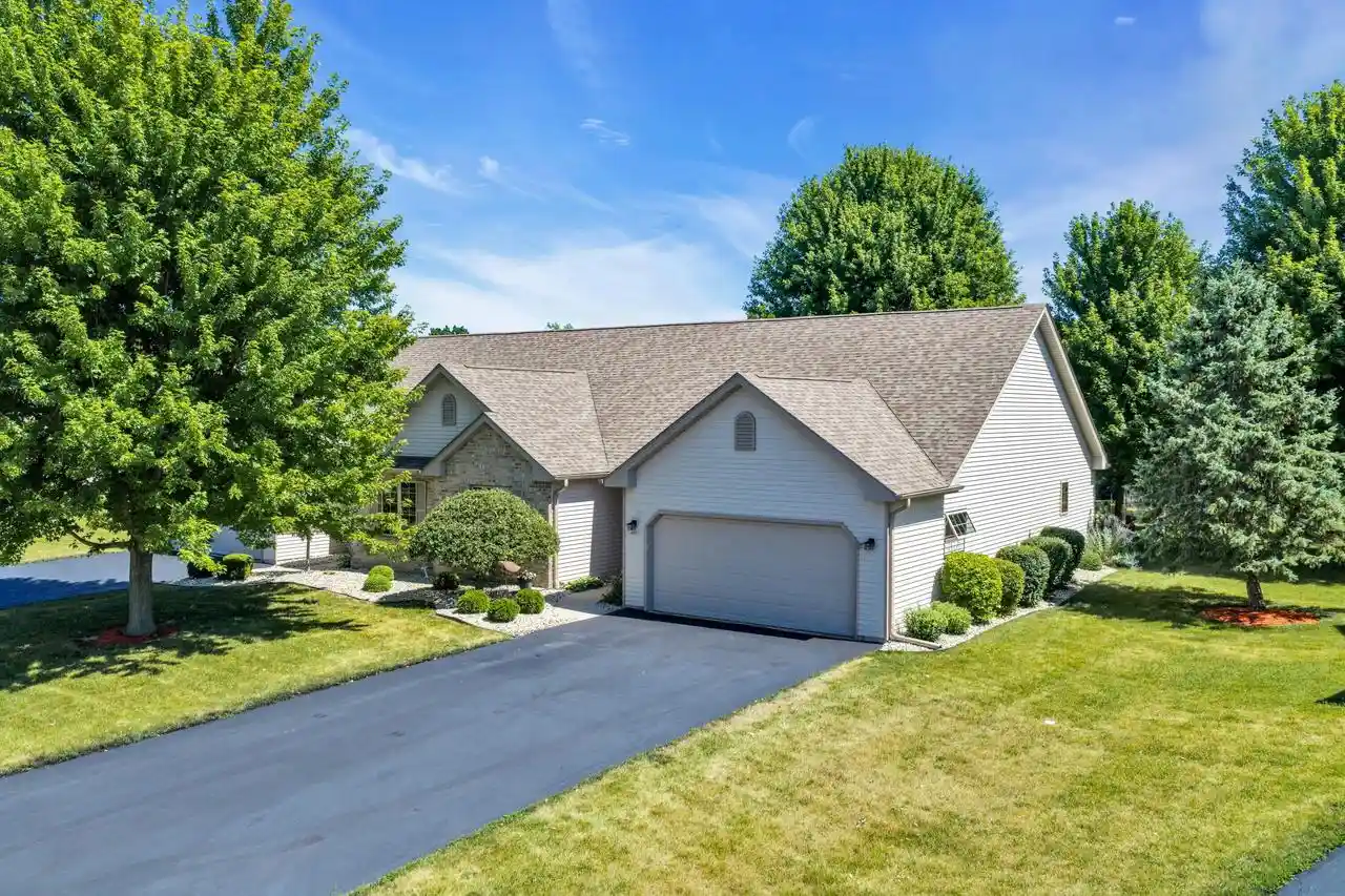 1st image of 4807 Kingdom Court Court, Caledonia, WI 53402 | MLS# 1973947