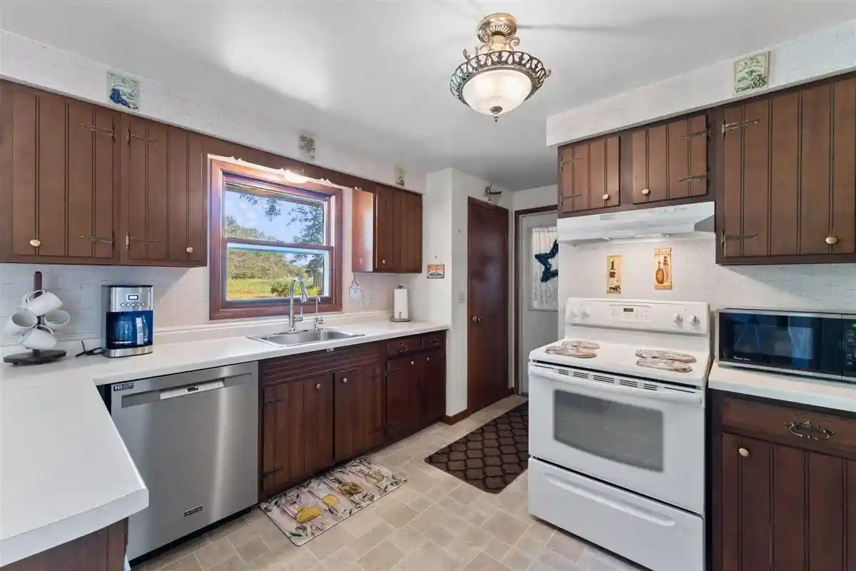 5th image of 156 W Highland Dr Dr, Oconto Falls, WI 54154 | MLS# 50330060