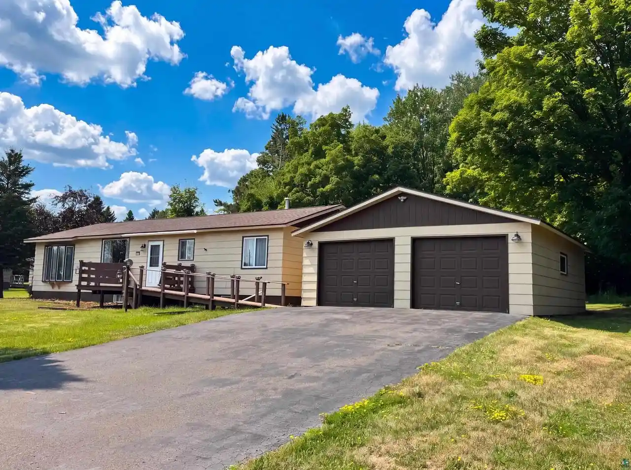 1st image of 407 E 6th St St, Washburn, WI 54891 | MLS# 6127063