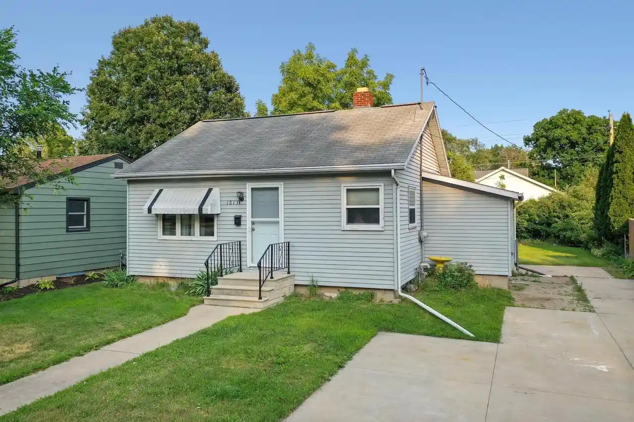 1st image of 1813 11th Avenue Avenue, Green Bay, WI 54304 | MLS# 50330081
