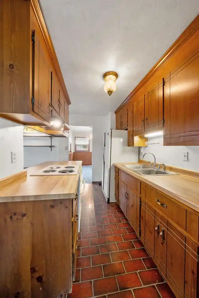 2nd image of 1813 11th Avenue Avenue, Green Bay, WI 54304 | MLS# 50330081