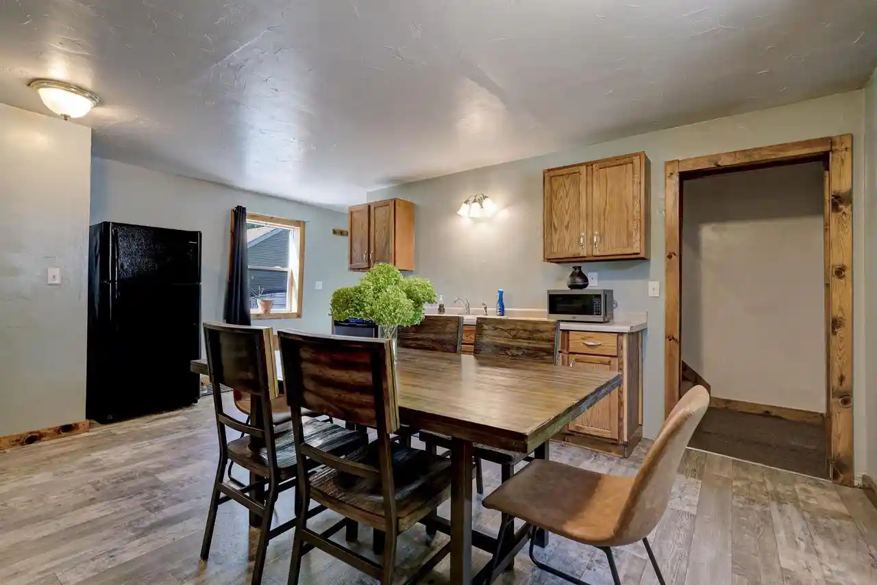3rd image of 1407 N Main Street Street, Oshkosh, WI 54901 | MLS# 50330079