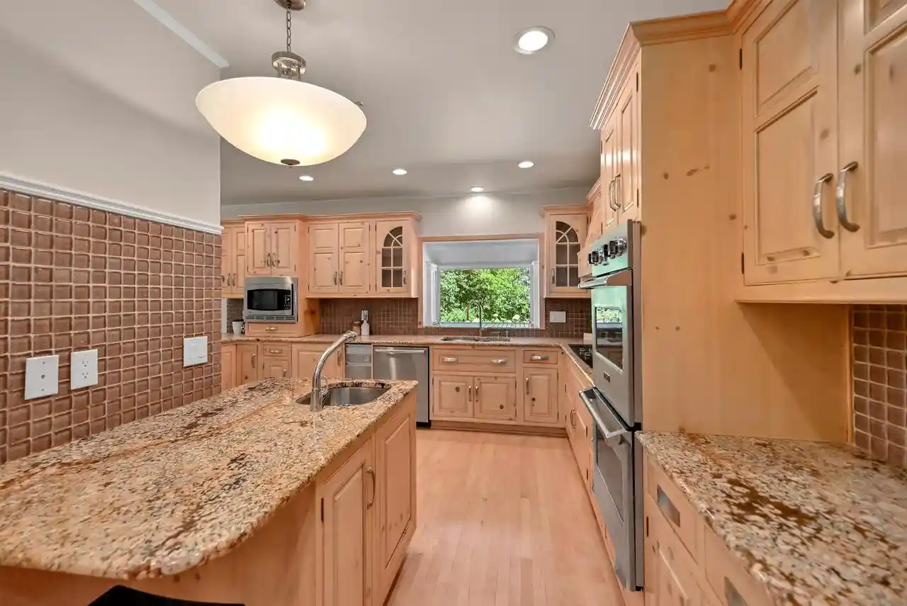 4th image of 229 W Indian Creek Court Court, Milwaukee, WI 53217 | MLS# 1973963