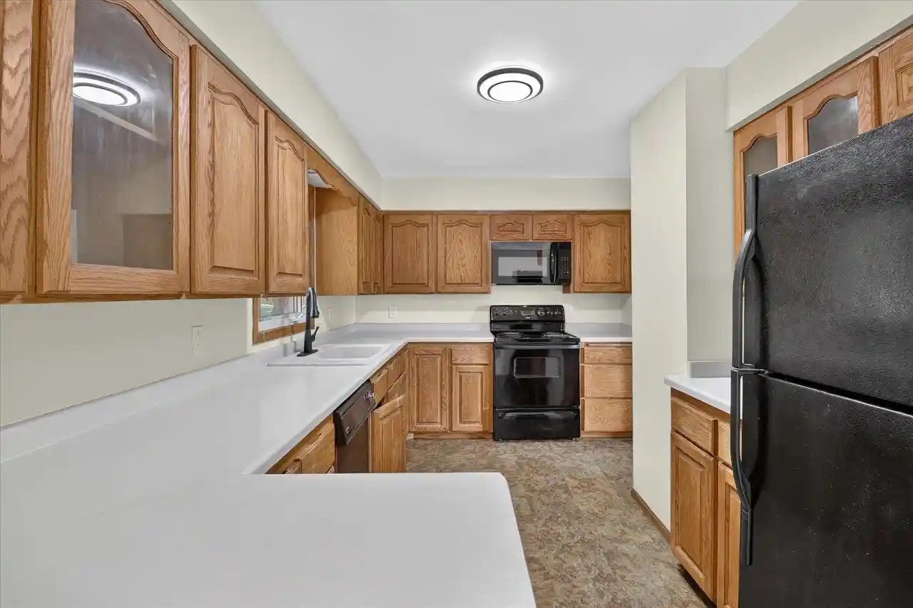 Photo 2 of Single family home for sale at 924 Buena Vista Dr Dr, Sun Prairie, WI 53590 | MLS# 2029266 | Listing updated on 2026-08-25