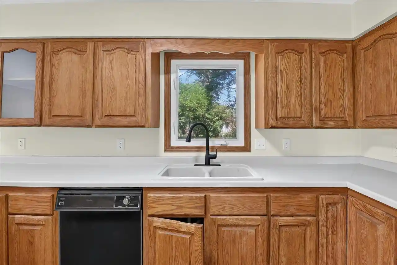 Photo 3 of Single family home for sale at 924 Buena Vista Dr Dr, Sun Prairie, WI 53590 | MLS# 2029266 | Listing updated on 2026-08-25