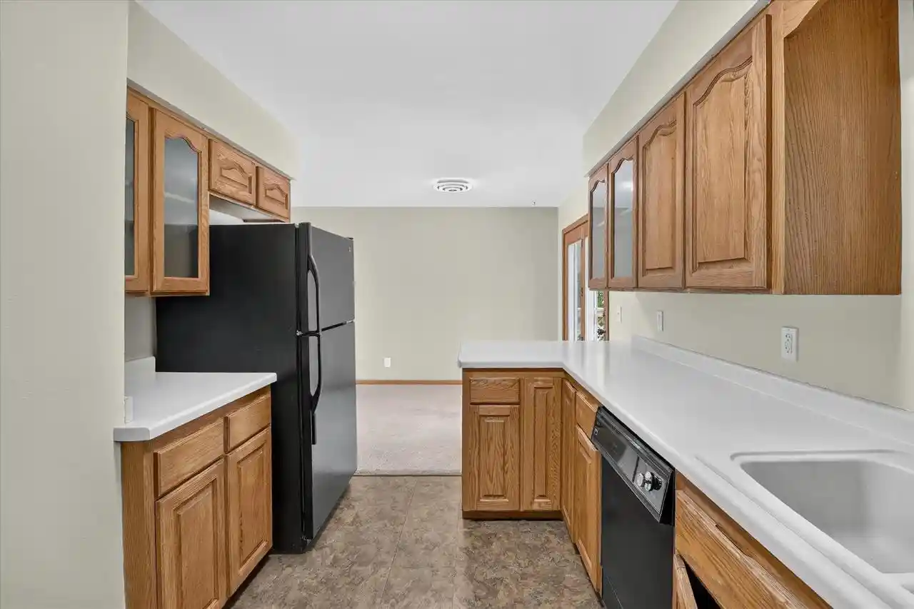 Photo 3 of Single family home for sale at 924 Buena Vista Dr Dr, Sun Prairie, WI 53590 | MLS# 2029266 | Listing updated on 2026-08-25